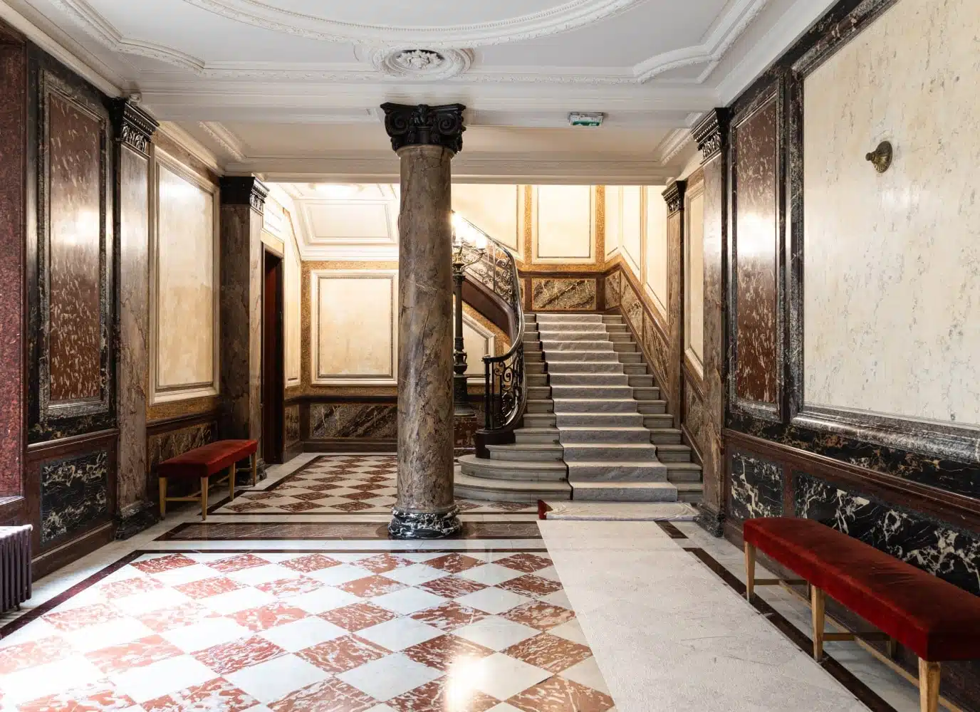 Jolie photo du Hall du centre d imagerie Medicale Pyramides | Groupe Revelis