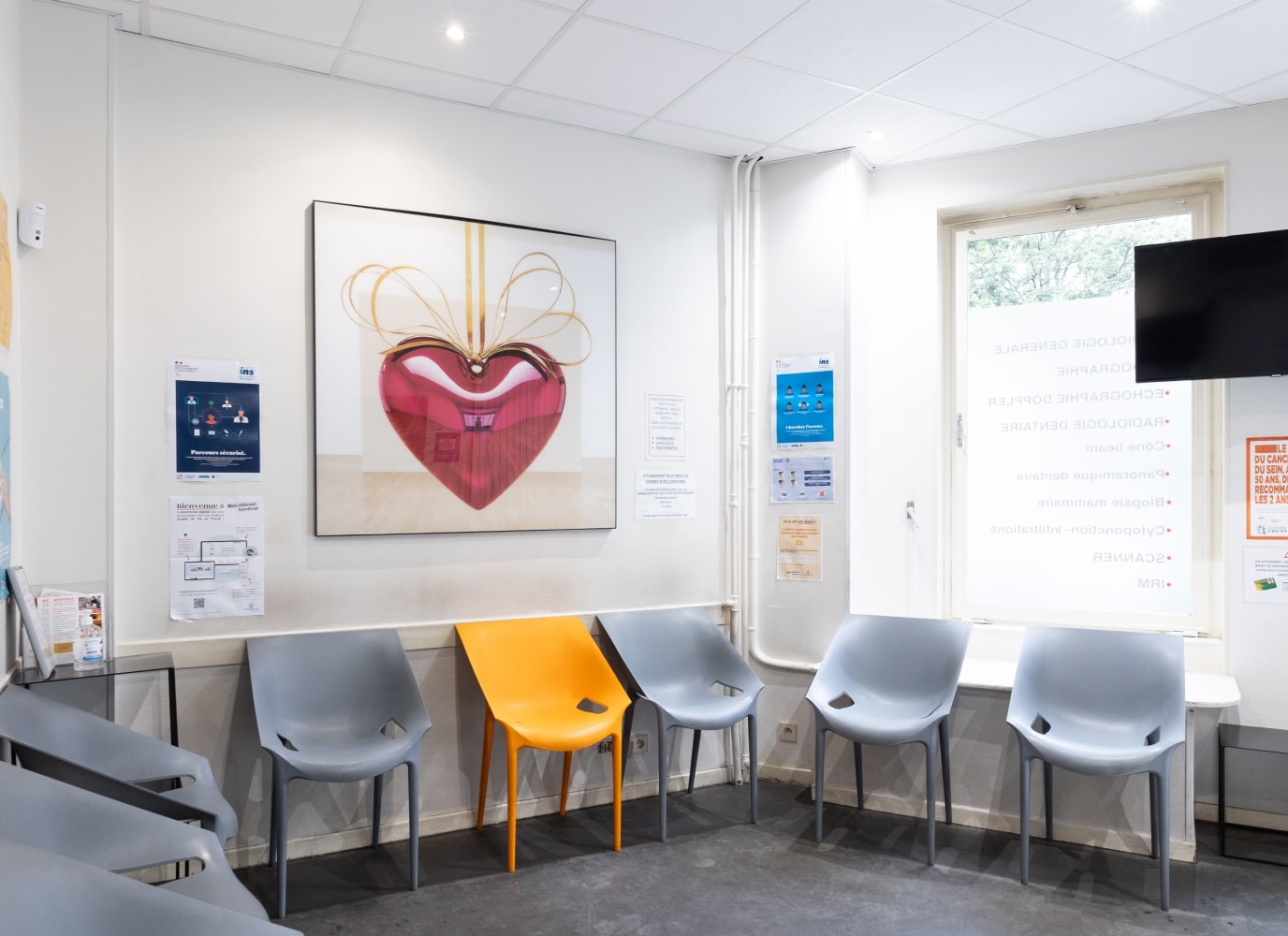 Salle d attente au Centre d imagerie Medicale Saint Ouen | Groupe Revelis