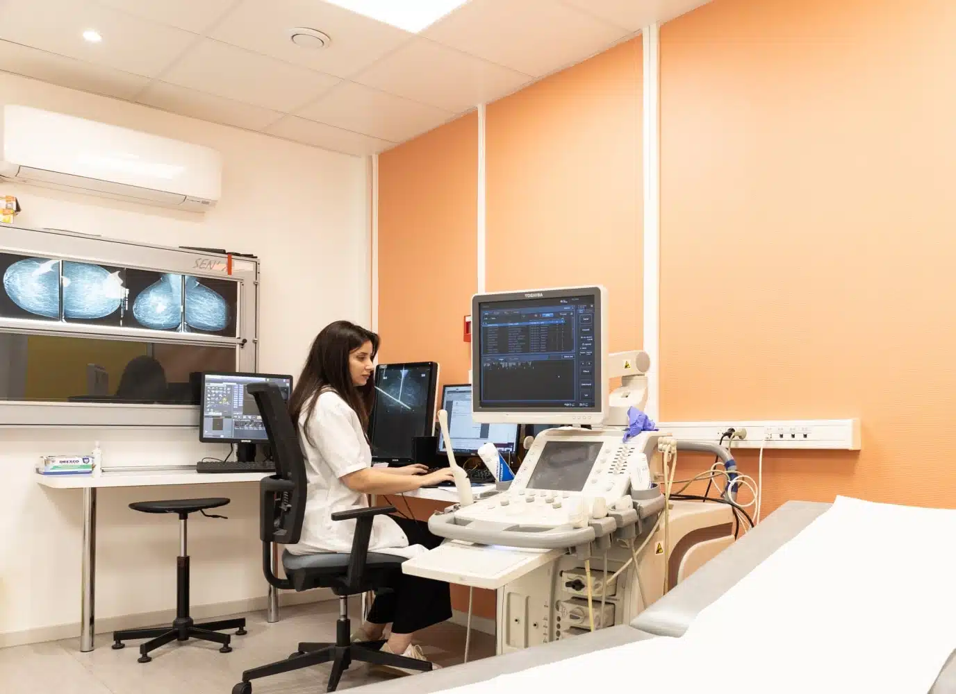Salle de radiologie du Centre de radiologie Paris 19 l Ourcq | Groupe Revelis