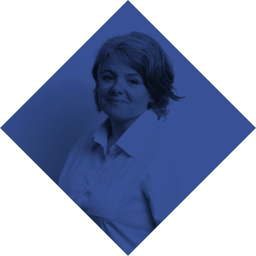 Photo avec filtre bleu de Marion Gauillaume membre de l equipe medicale du groupe revelis | Groupe Revelis