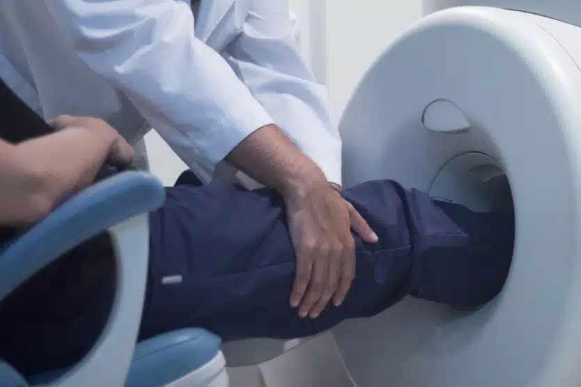 Scanner genou quand utile rapport IRM | Radiologie | Révélis | Paris