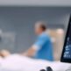 Échographie pelvienne : voie sus-pubienne ou endovaginale, quelles différences ?